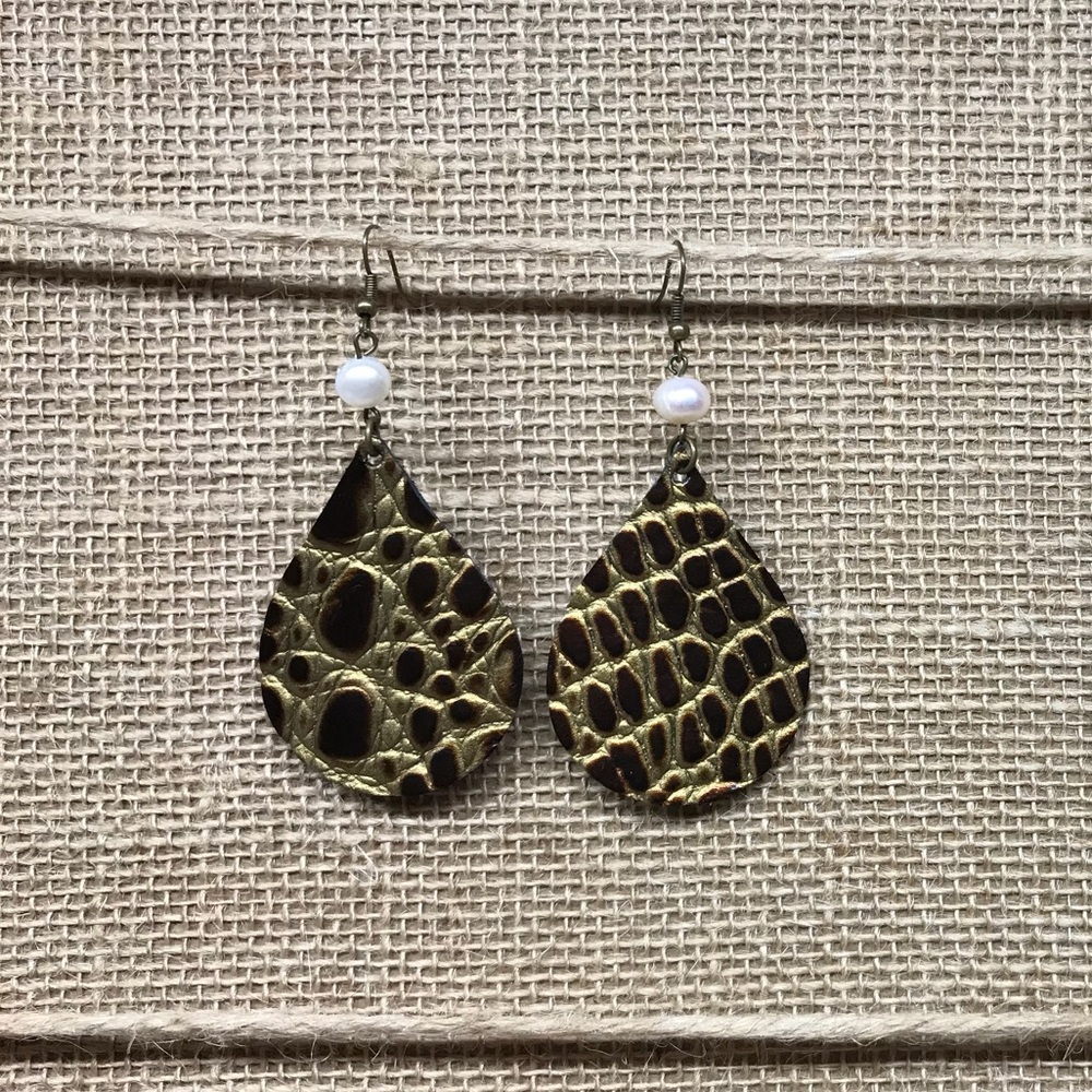 Medium genuine leather earrings